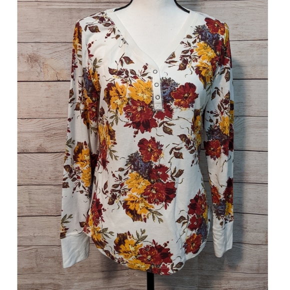 Time and Tru Tops - NWOT Time and Tru Thermal Tee